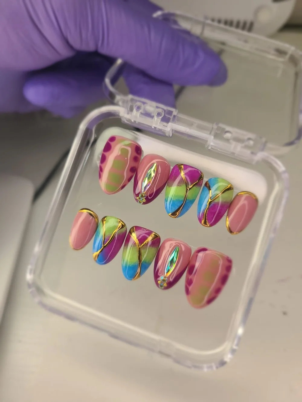 Size(M)-Multicolor Pink Iridescent Press-On Nail Set.